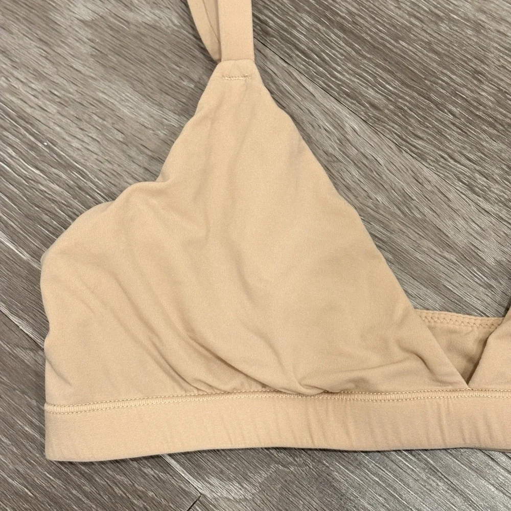 SKIMS Fits Everybody Triangle Bralette Clay Nude Tan Size Medium Wireless Bra - Picture 5 of 9